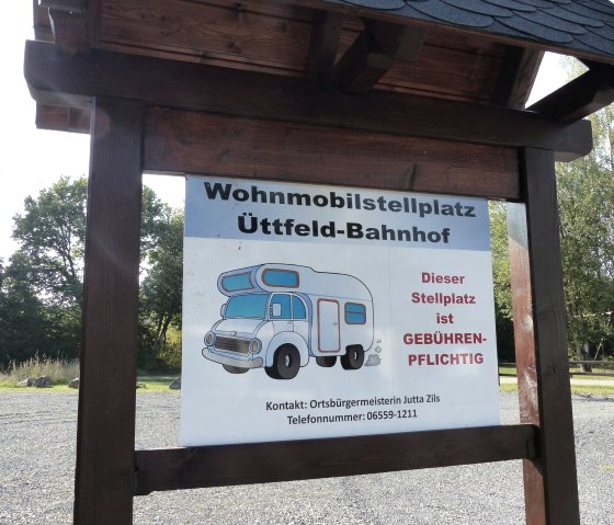 Schild am Stellplatz, © Tourist-Information Islek, Ingrid Wirtzfeld