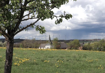 Blick auf die Lauperather Kapelle, © Tourist-Information Islek