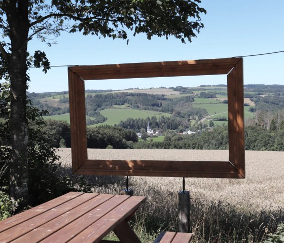 Landschaftsrahmen südöstlich von Irrhausen am Wanderweg, © Tourist-Information Islek