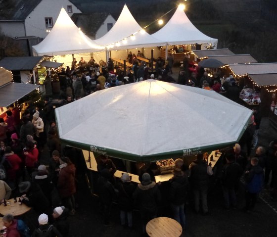 Weihnachtsmarkt Burggelände, © Tourist-Information Islek