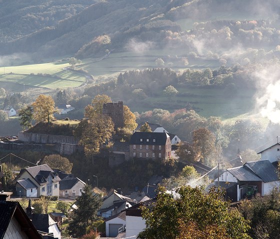 Das Örtchen Dasburg auf der Nat'Our Route 2, © Naturpark Südeifel, V. Teuschler