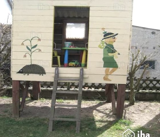 Das Baumhaus für die Kinder wird oft genutzt, © Johanna Bermes
