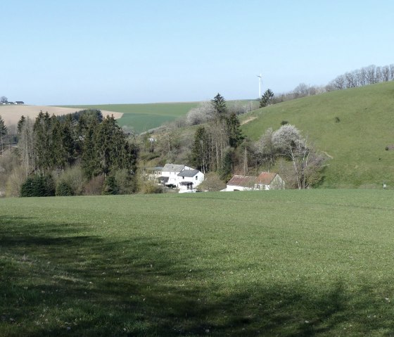 Blick zum kleinen Weiler Dehnseifen, © Tourist-Information Islek