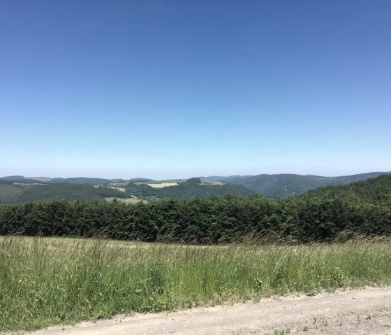 Aussicht von der Winnerather Höhe auf den Ort Sierscheid, © Verbandsgemeindeverwaltung Adenau, Tourist-Information Hocheifel-Nürburgring