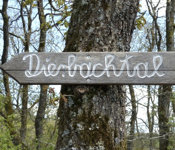 Wegweiser bei der Schutzhütte, © Tourist-Information Islek