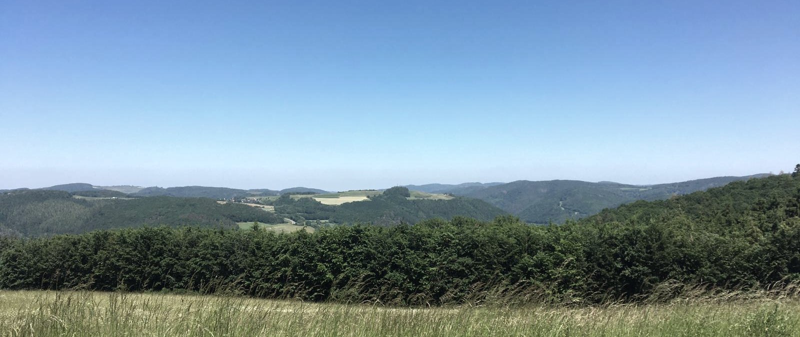 Aussicht von der Winnerather Höhe auf den Ort Sierscheid, © Verbandsgemeindeverwaltung Adenau, Tourist-Information Hocheifel-Nürburgring