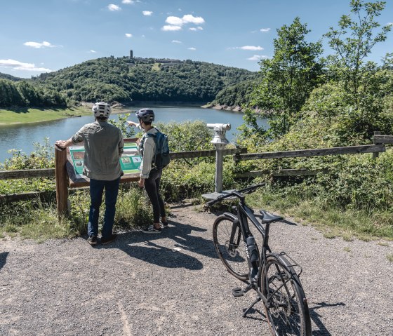 Die Radtour führt auch zur Bird Watching Station am Urftsee, © Eifel Tourismus GmbH, Dennis Stratmann