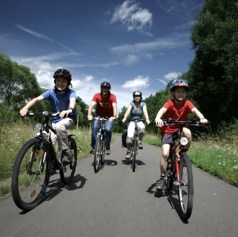 Radfahren auf dem Eifel-Ardennen-Radweg, © Eifel Tourismus GmbH, intention